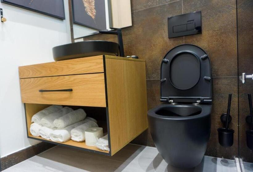 חדר דלוקס לשלושה, Morfeus