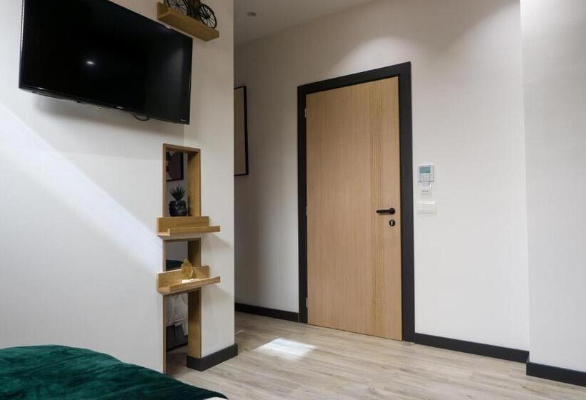 חדר דלוקס לשלושה, Morfeus