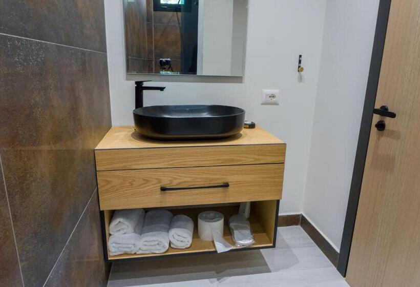 חדר דלוקס לארבעה, Morfeus