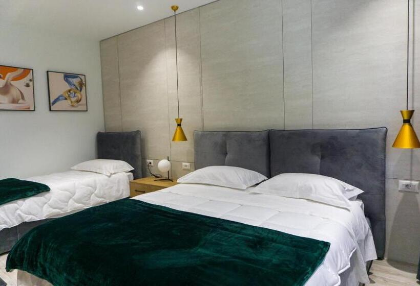 חדר דלוקס לשלושה, Morfeus