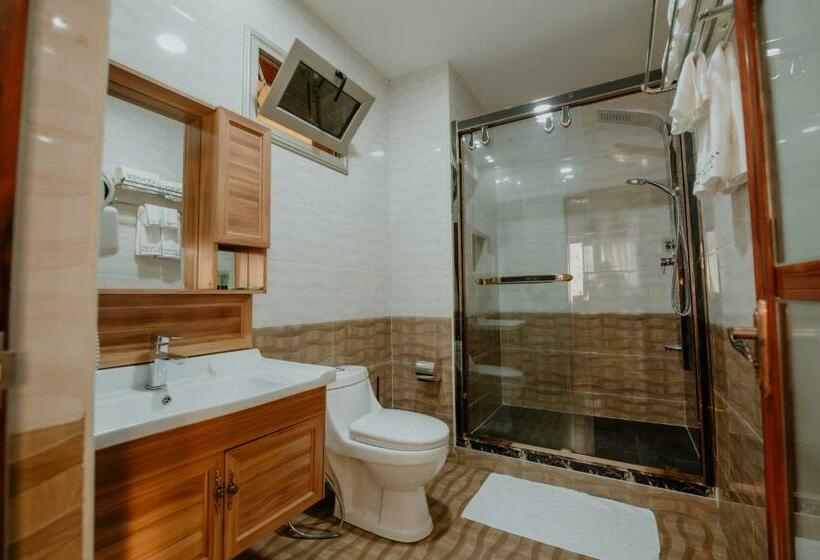 سوییت, Atmosphere Hotel & Spa