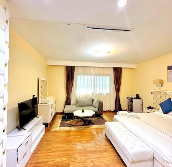 سوئیت با تخت بزرگ, Atmosphere Hotel & Spa