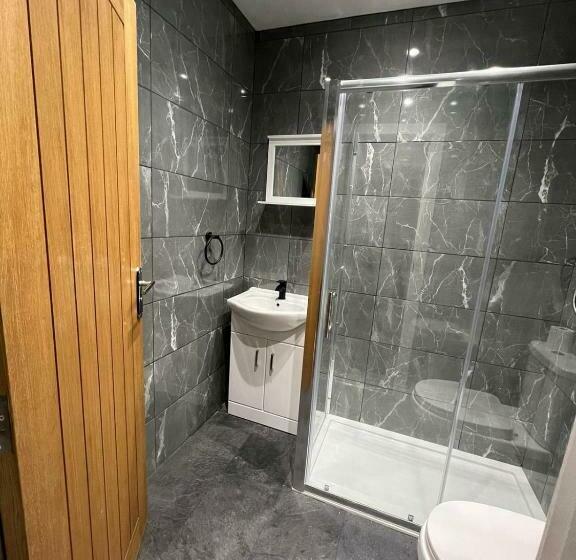 غرفة أساسية, Black Bull