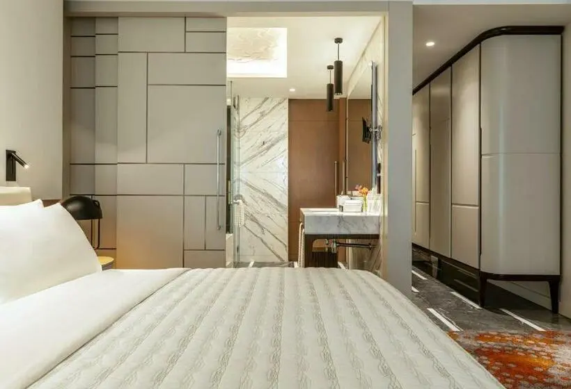 Classic Room King Bed