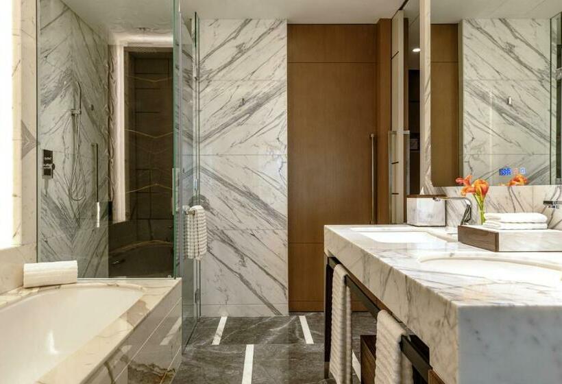 اتاق لوکس با تخت بزرگ, Le Royal Méridien Doha