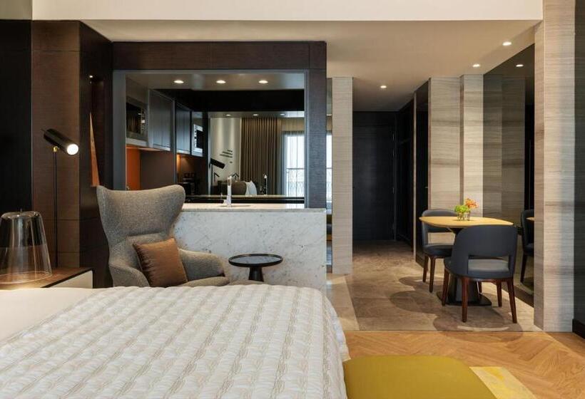 استودیوی لوکس, Le Royal Méridien Doha