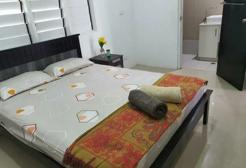 اتاق استاندارد, Single Room With Shared Kitchen And Living Room