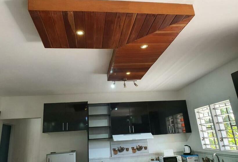 스탠다드 룸, Single Room With Shared Kitchen And Living Room