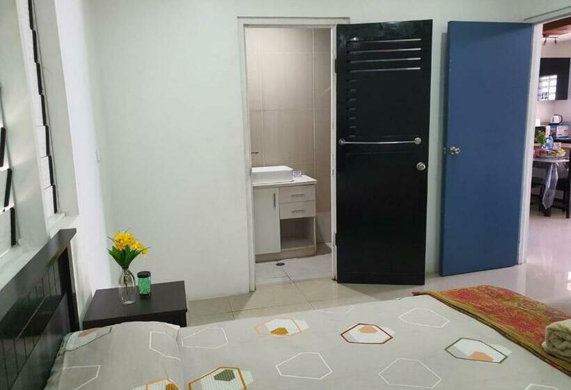 스탠다드 룸, Single Room With Shared Kitchen And Living Room