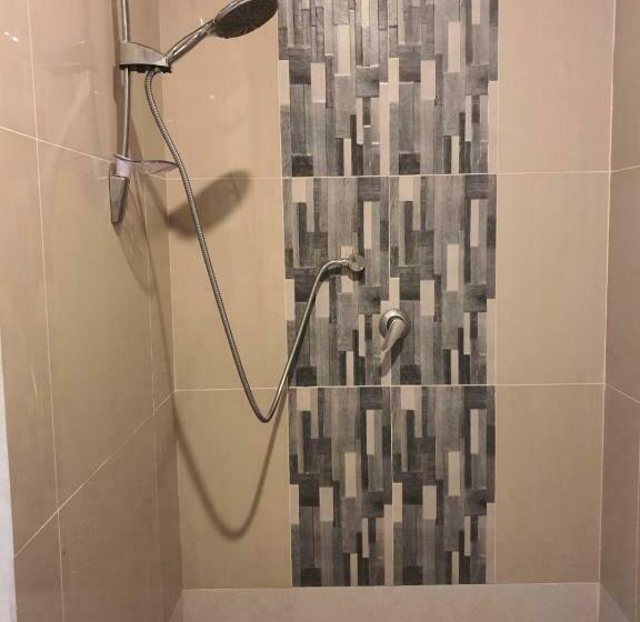 스탠다드 룸, Single Room With Shared Kitchen And Living Room