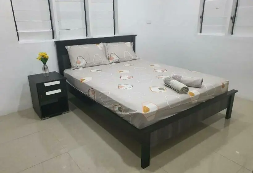 اتاق استاندارد, Single Room With Shared Kitchen And Living Room