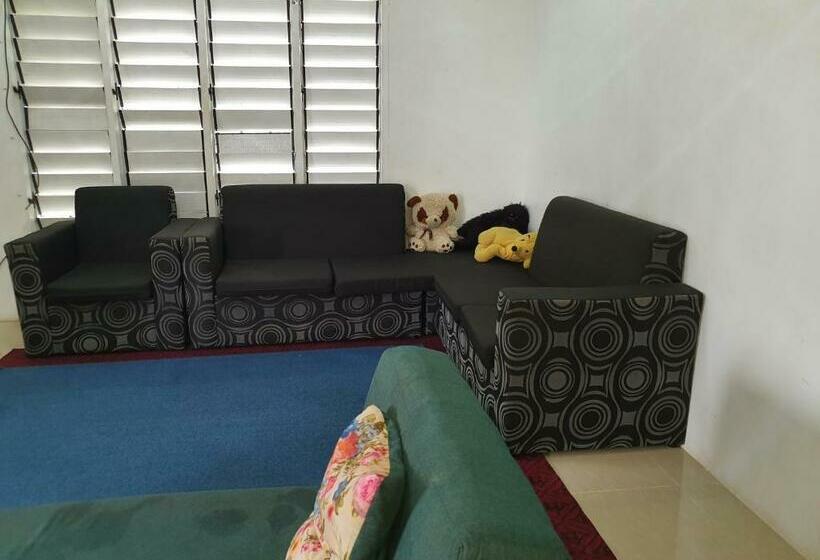 스탠다드 룸, Single Room With Shared Kitchen And Living Room