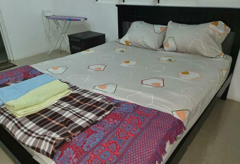 스탠다드 룸, Single Room With Shared Kitchen And Living Room