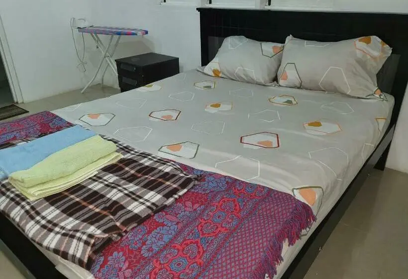 اتاق استاندارد, Single Room With Shared Kitchen And Living Room
