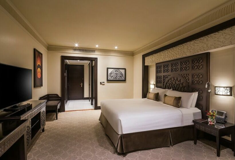 اتاق اجرایی, Al Mashreq Boutique