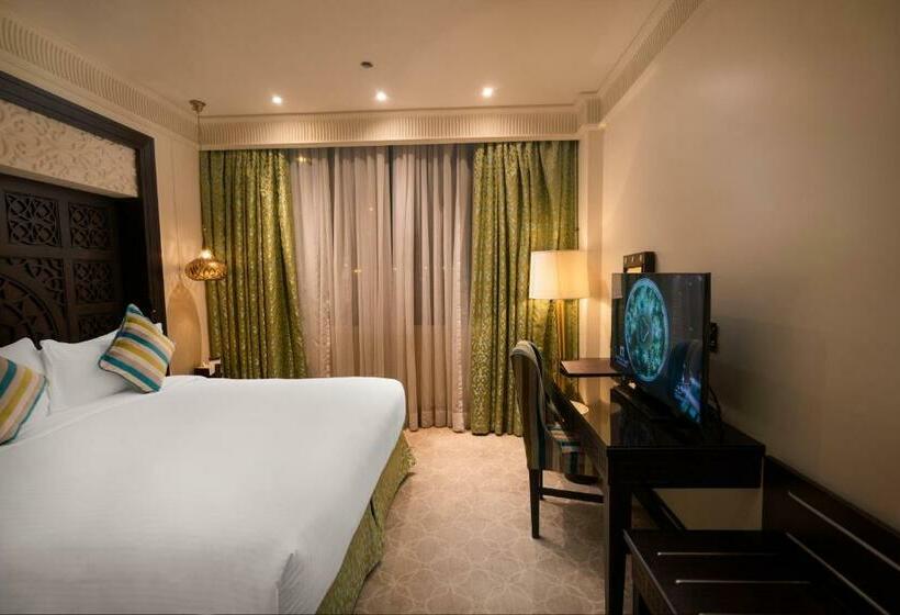 سوییت جونیور, Al Mashreq Boutique