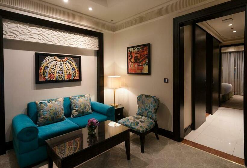 سوییت جونیور, Al Mashreq Boutique