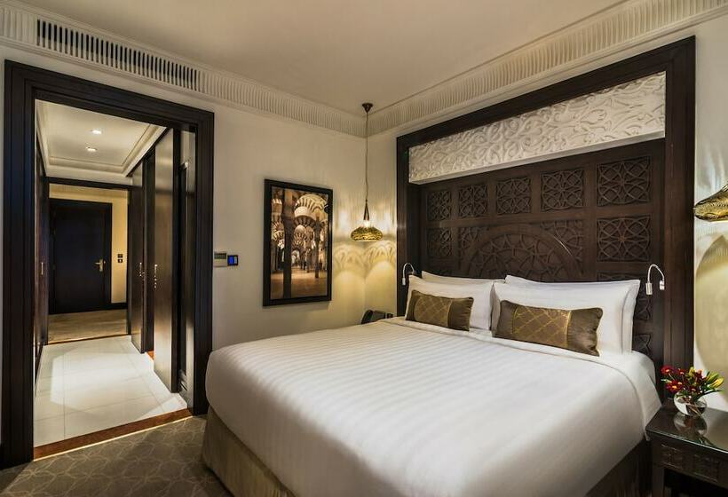 سوییت جونیور, Al Mashreq Boutique