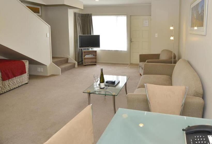 דירת חדר משפחתית, Brougham Heights Motel