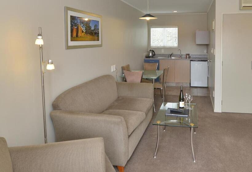 דירת חדר משפחתית, Brougham Heights Motel