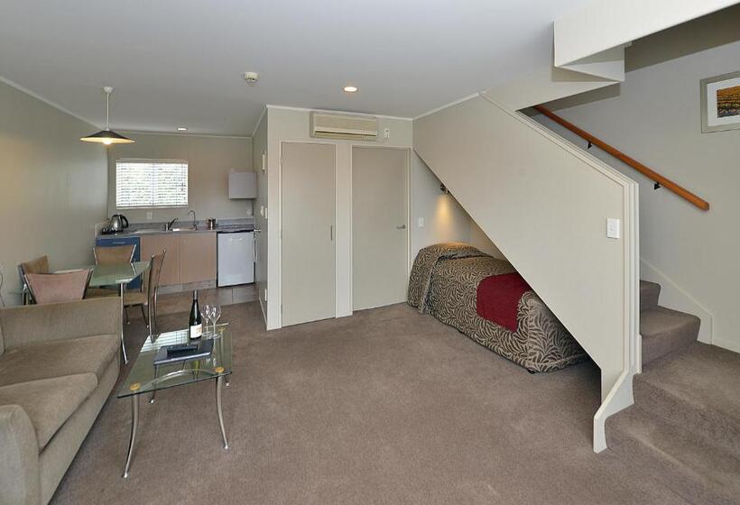 דירת חדר משפחתית, Brougham Heights Motel