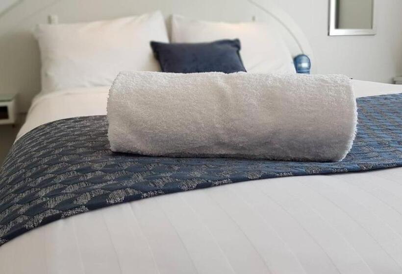 דירת חדר משפחתית, Brougham Heights Motel