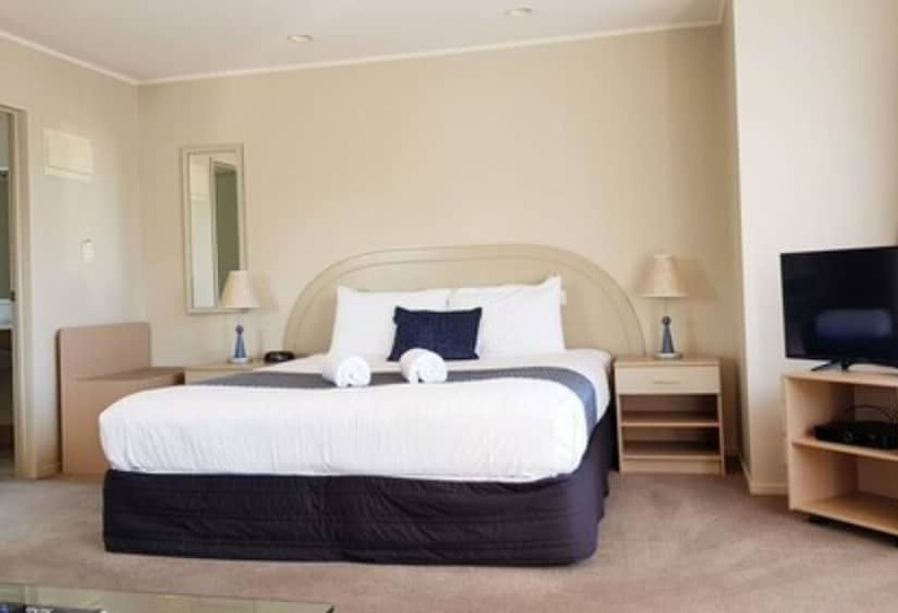 استودیوی استاندارد, Brougham Heights Motel