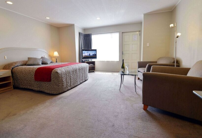 Студия Стандарт, Brougham Heights Motel