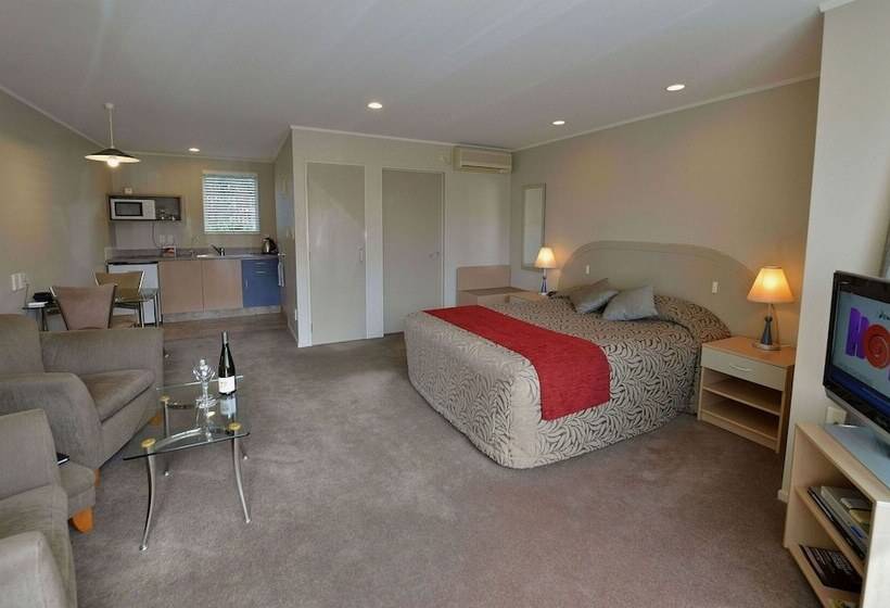 استودیوی استاندارد, Brougham Heights Motel