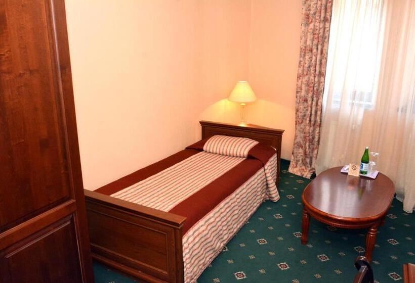 اتاق استاندارد یک نفره, Atrium