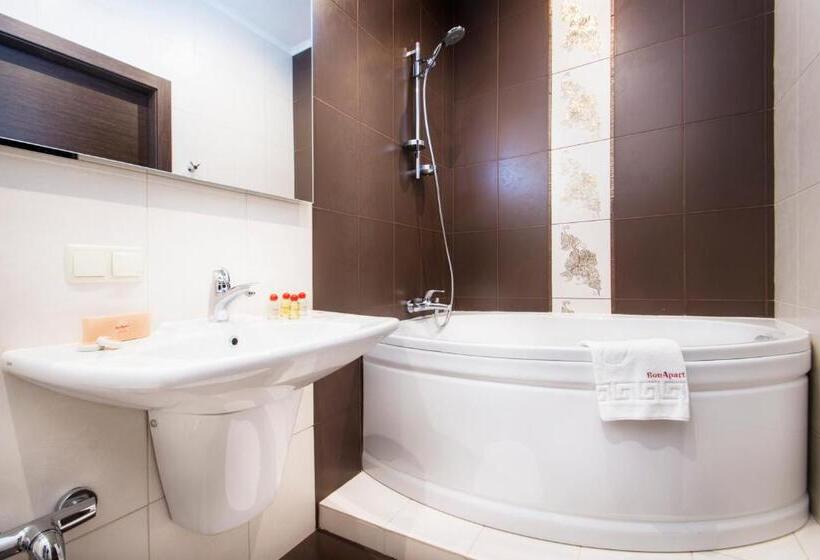 سوییت, Bonapart Hotel By Uhm