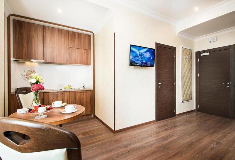 سوییت, Bonapart Hotel By Uhm