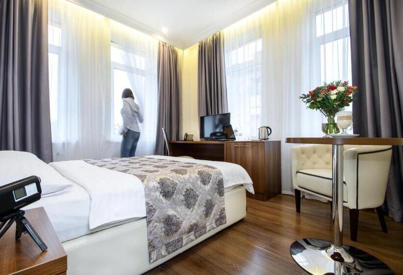 سوییت, Bonapart Hotel By Uhm