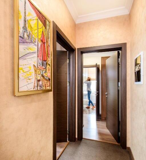 سوییت, Bonapart Hotel By Uhm