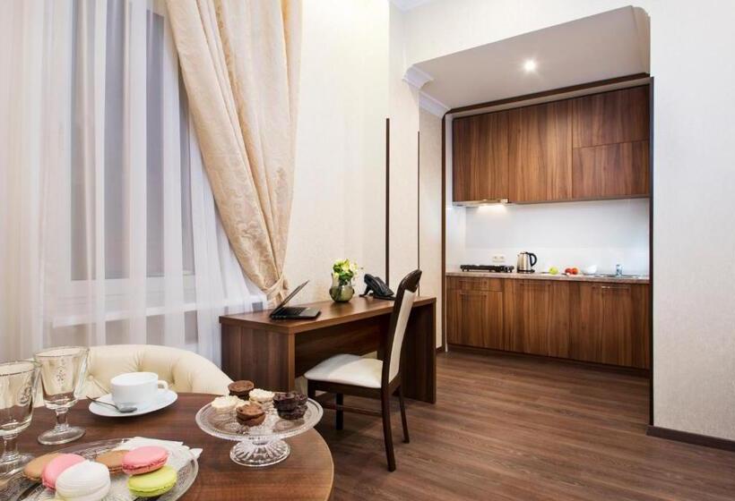 سوییت جونیور, Bonapart Hotel By Uhm