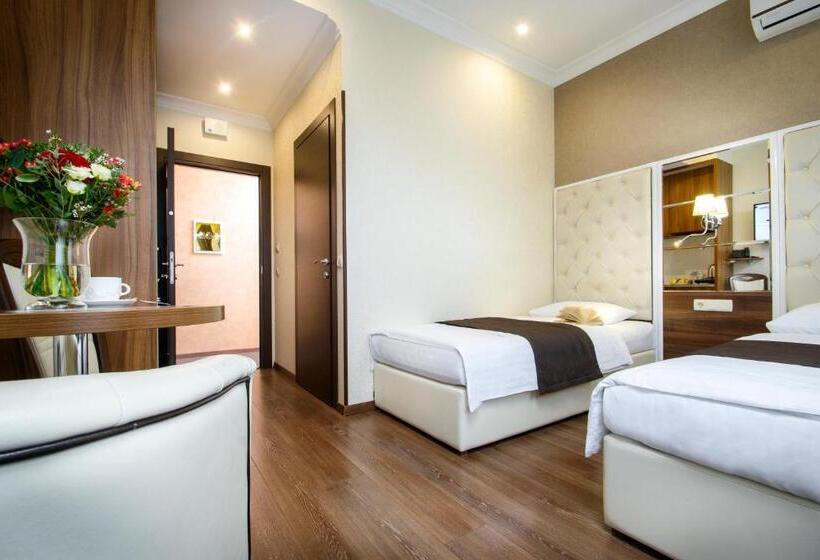 اتاق خانوادگی, Bonapart Hotel By Uhm