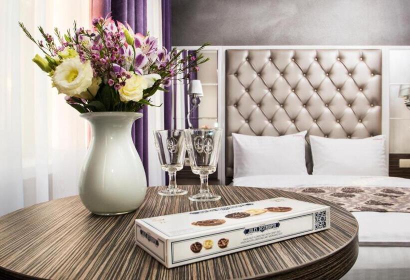 اتاق خانوادگی, Bonapart Hotel By Uhm