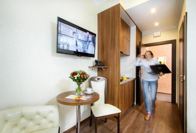 اتاق خانوادگی, Bonapart Hotel By Uhm