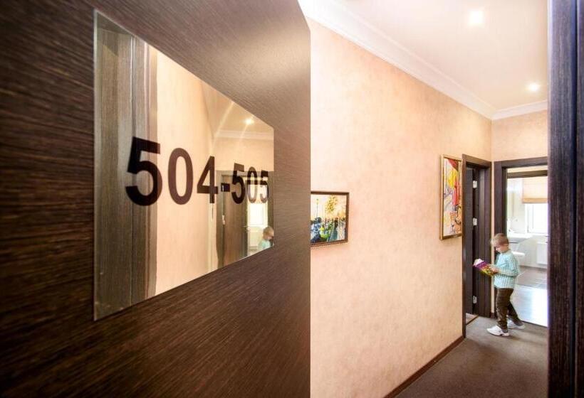 اتاق خانوادگی, Bonapart Hotel By Uhm