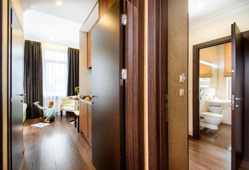 سوییت, Bonapart Hotel By Uhm