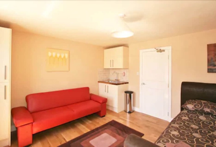 家庭间, Central Studios Gloucester Road By Roomsbooked   Free Parking