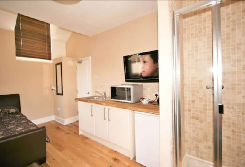 家庭间, Central Studios Gloucester Road By Roomsbooked   Free Parking