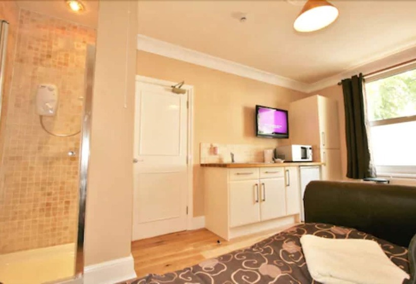 家庭间, Central Studios Gloucester Road By Roomsbooked   Free Parking