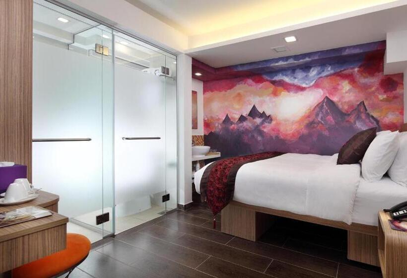 استودیوی استاندارد, Clover The Arts