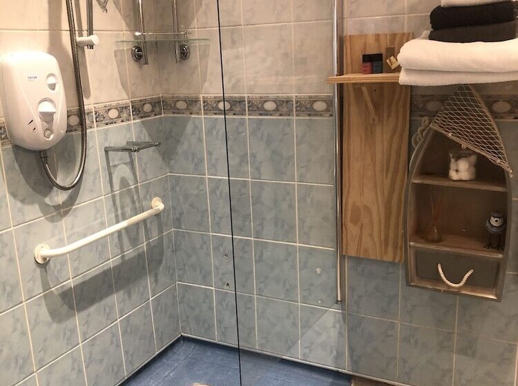 חדר סטנדרט, Crown Lodge