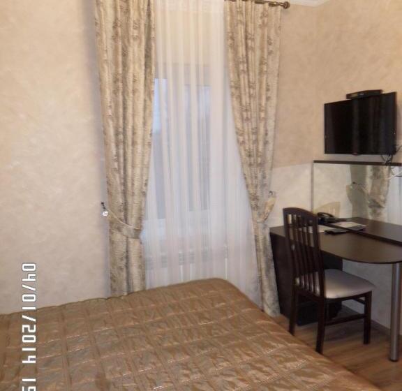 جناح جونيور, Royal