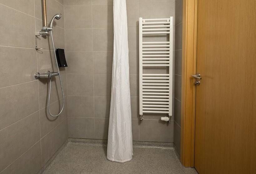 اتاق استاندارد, Stracta