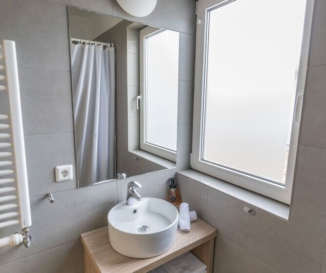 اتاق استاندارد, Stracta