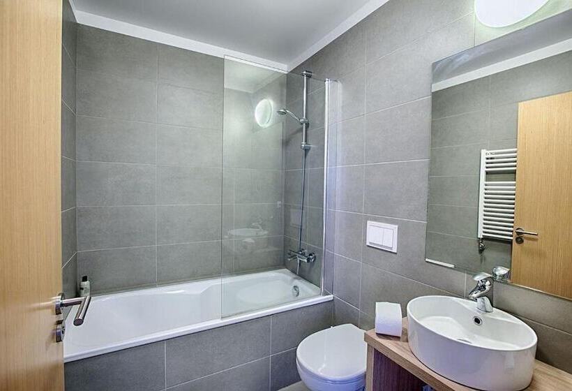 آپارتمان 2 خوابه, Stracta