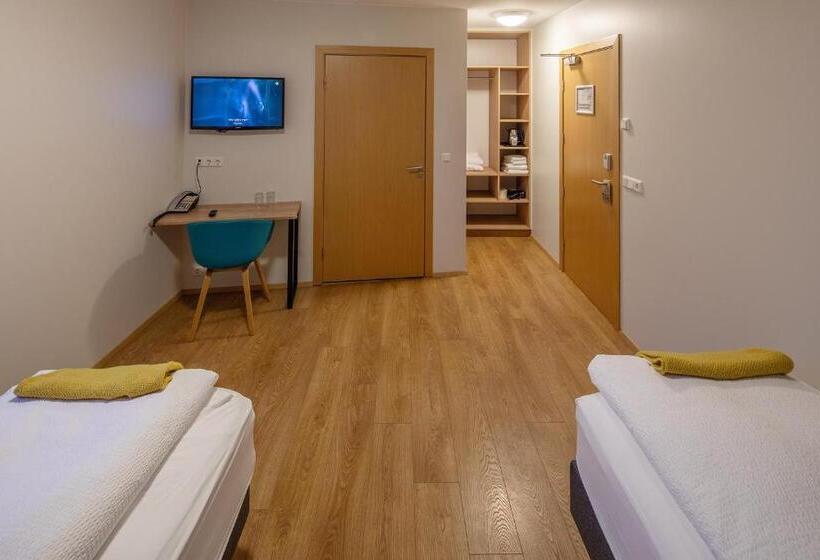 اتاق استاندارد با وان آب گرم, Stracta